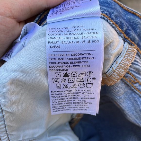 Red Tag Levi’s Distressed Boyfriend/Cigarette Jeans - Picture 6 of 7